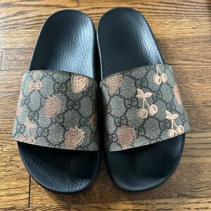 Gucci Berry Print Slide Sandals